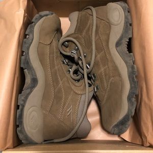 Women’s Hi-Tec “El Dorado” hiking boots - size 9